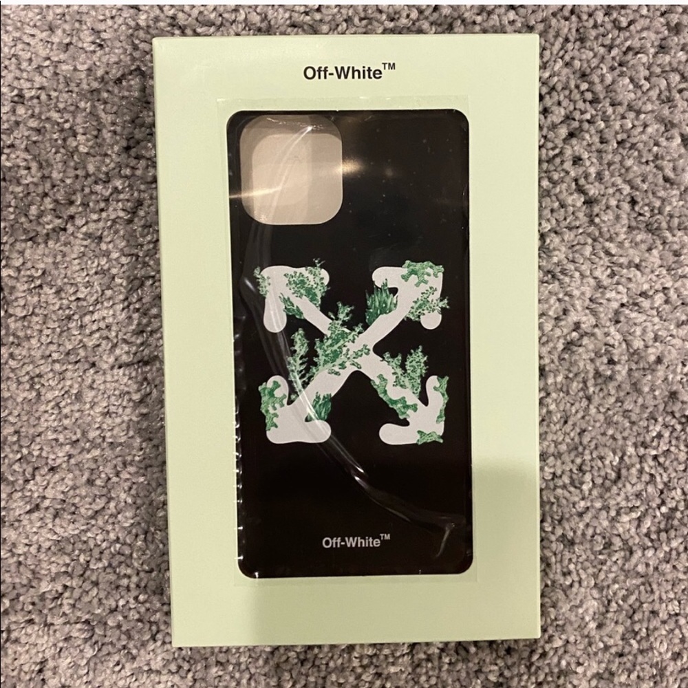 NWT Off-White Black Corals iPhone 11 Case